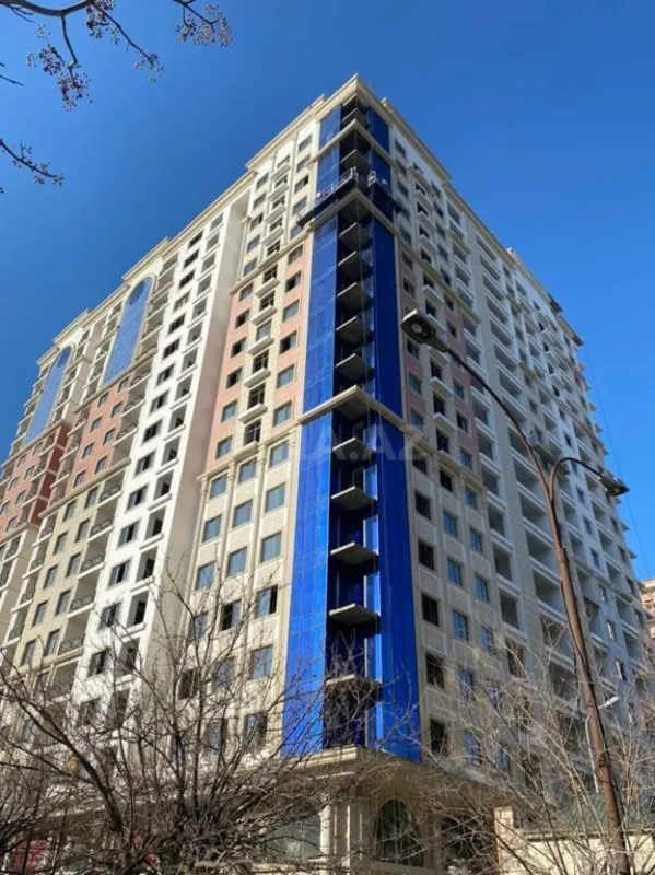 Satılır 3 otaqlı mənzil 165 m²