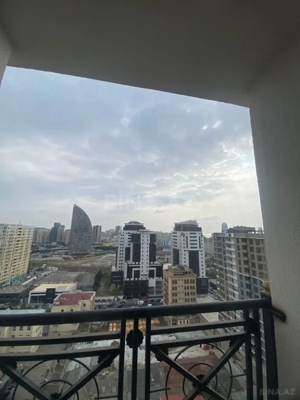 Satılır 3 otaqlı mənzil 153 m²