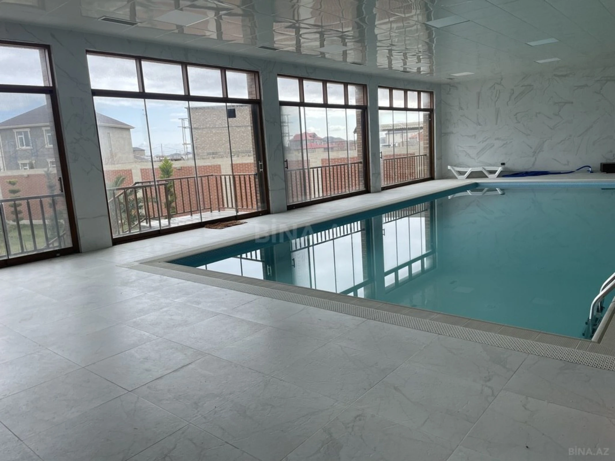 Satılır 5 otaqlı həyət evi 600 m²