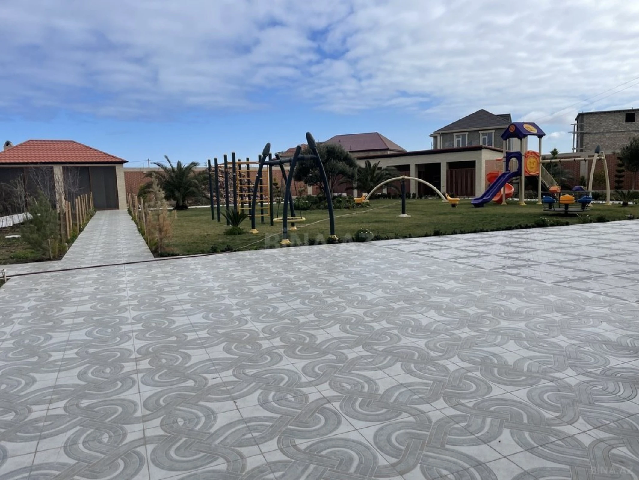 Satılır 5 otaqlı həyət evi 600 m²