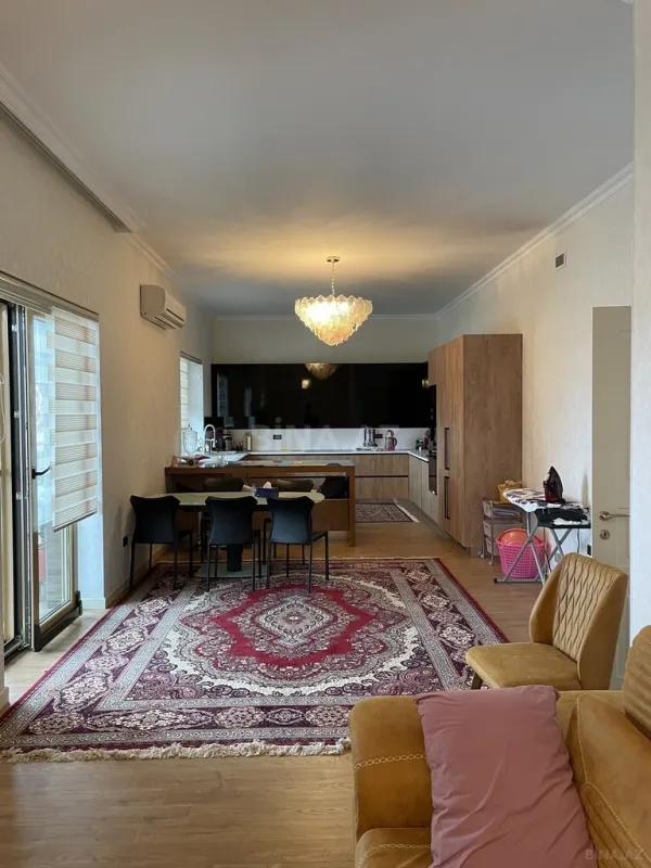 Satılır 5 otaqlı həyət evi 600 m²