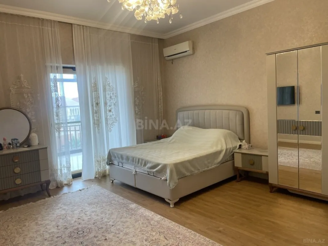 Satılır 5 otaqlı həyət evi 600 m²