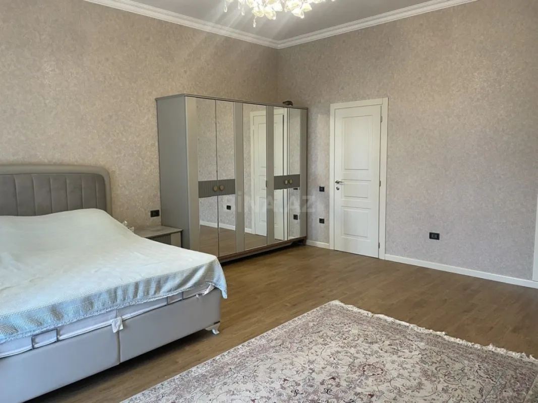 Satılır 5 otaqlı həyət evi 600 m²