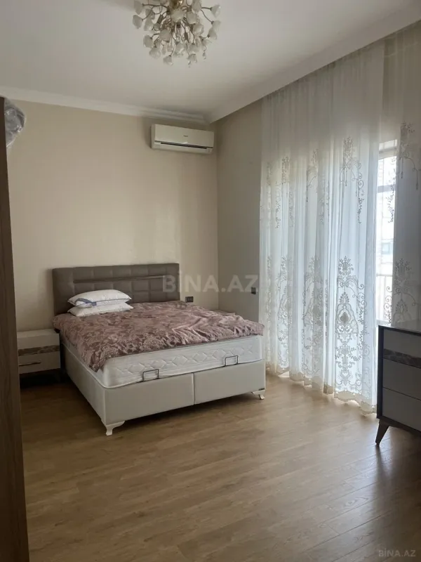 Satılır 5 otaqlı həyət evi 600 m²