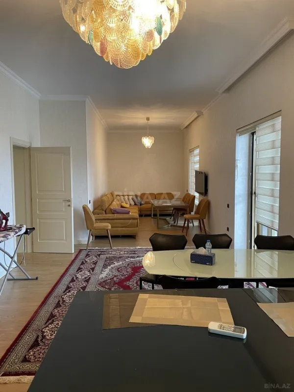 Satılır 5 otaqlı həyət evi 600 m²