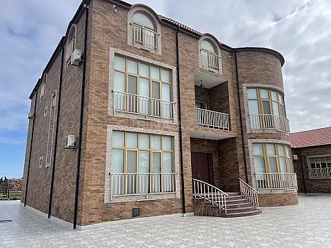 Satılır 5 otaqlı həyət evi 600 m²