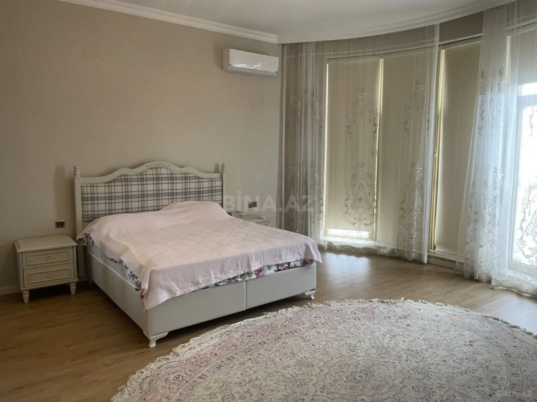 Satılır 5 otaqlı həyət evi 600 m²