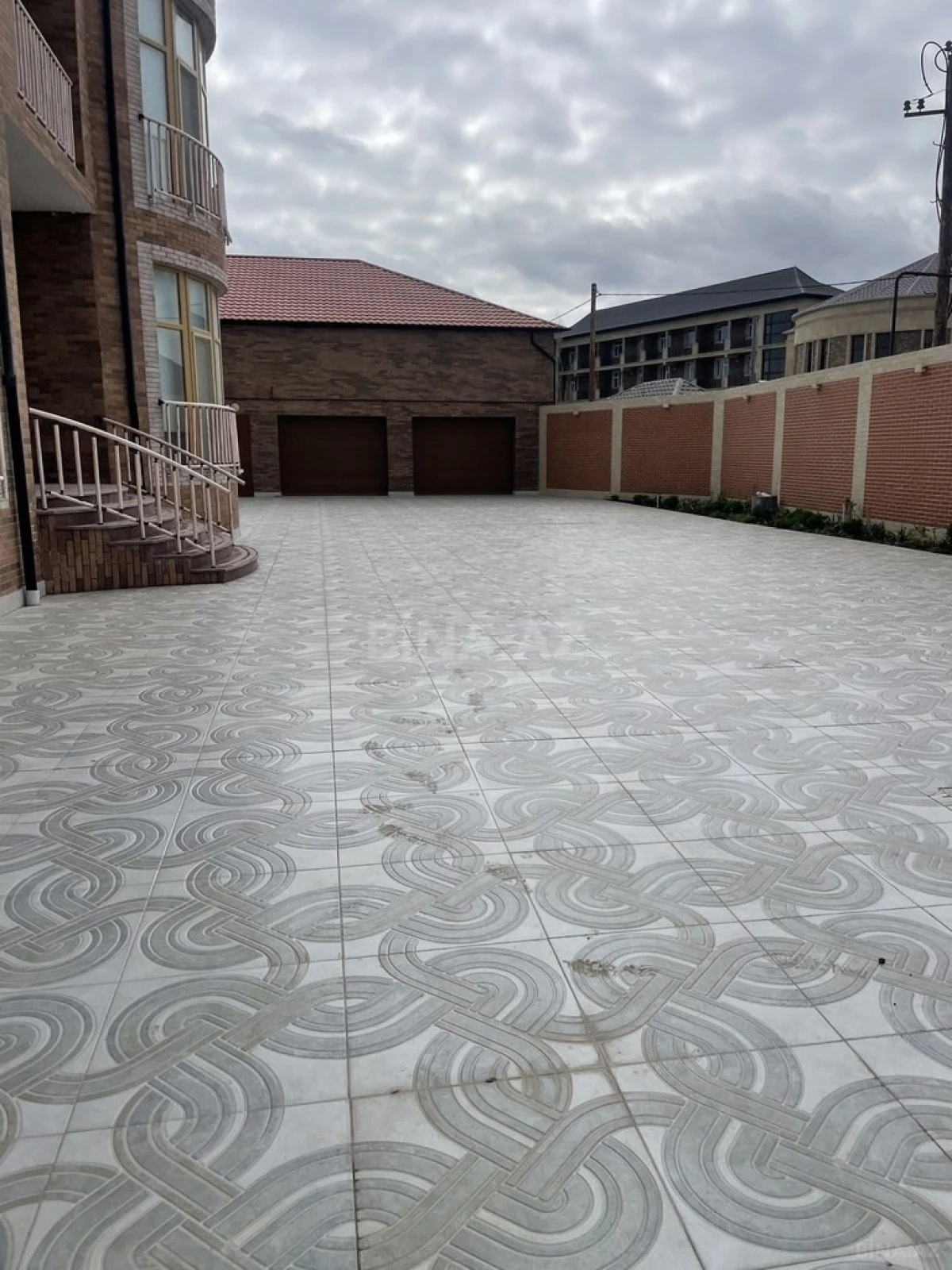 Satılır 5 otaqlı həyət evi 600 m²