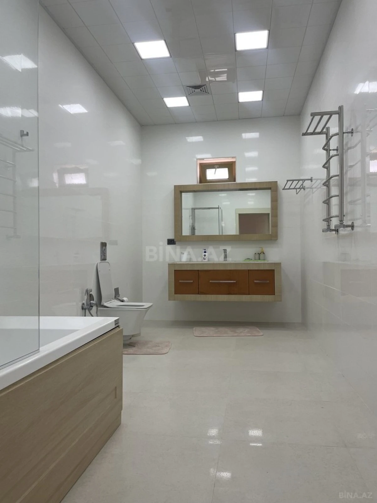 Satılır 5 otaqlı həyət evi 600 m²