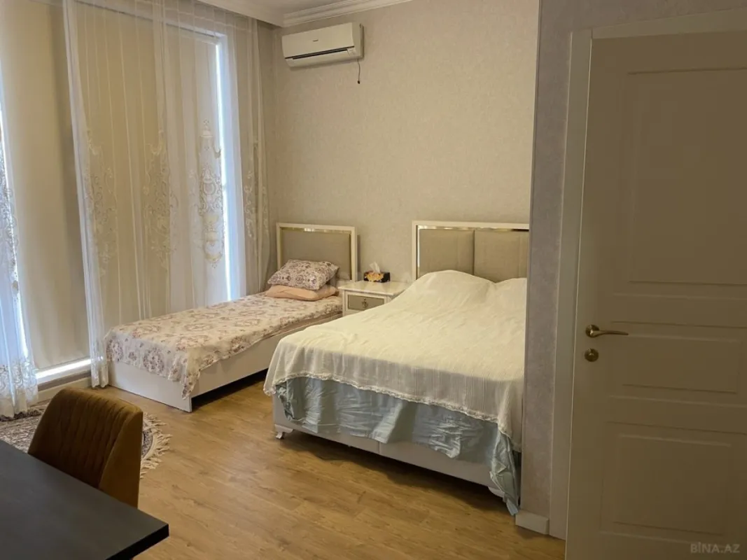 Satılır 5 otaqlı həyət evi 600 m²