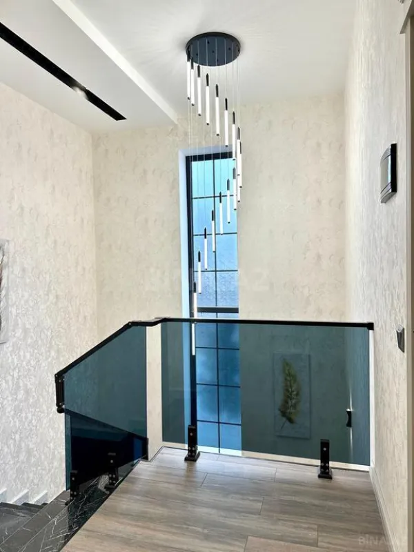 Satılır 5 otaqlı həyət evi 250 m²