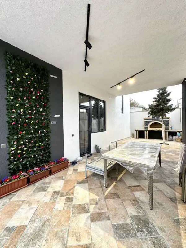 Satılır 5 otaqlı həyət evi 250 m²