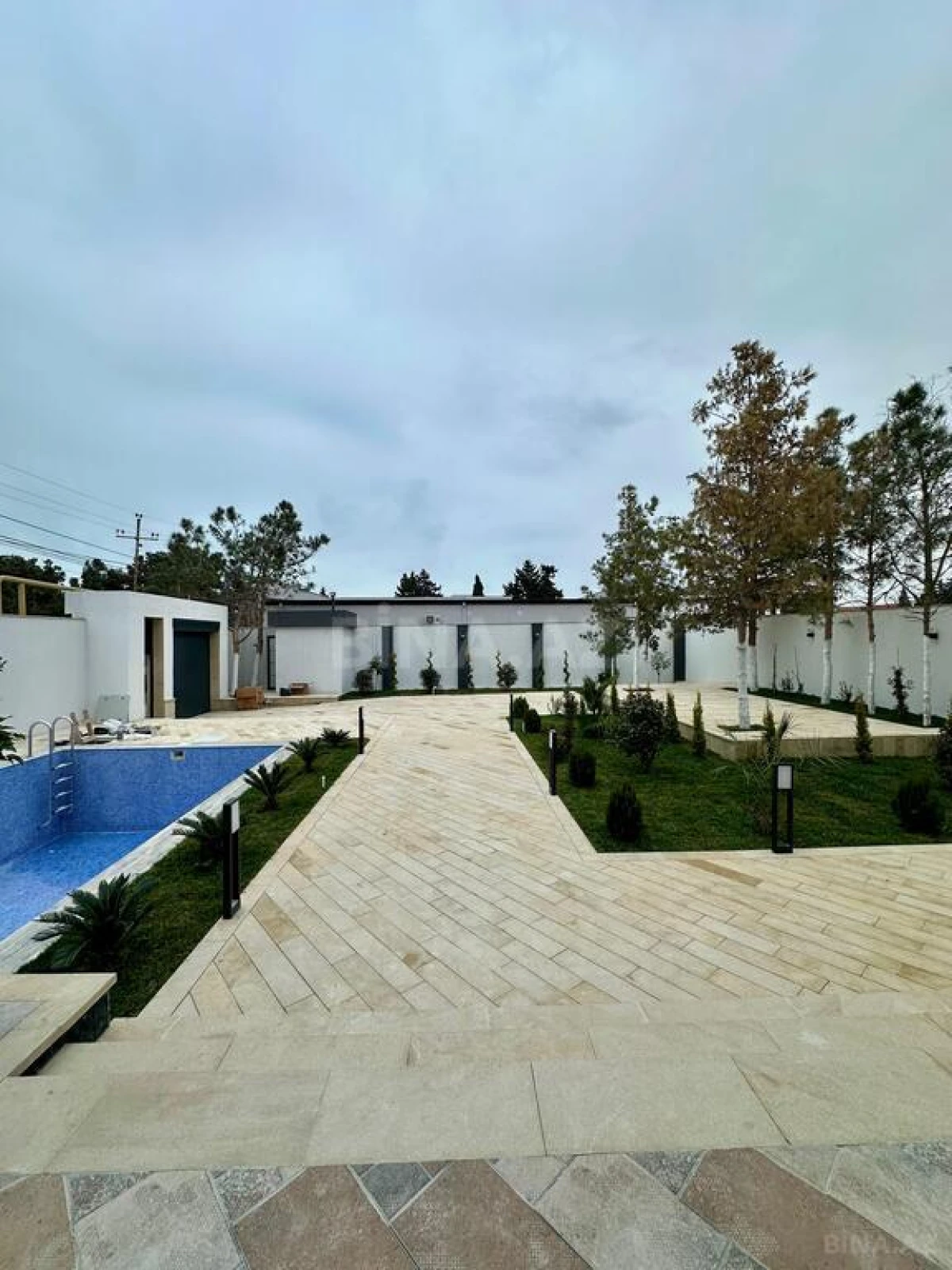 Satılır 5 otaqlı həyət evi 250 m²