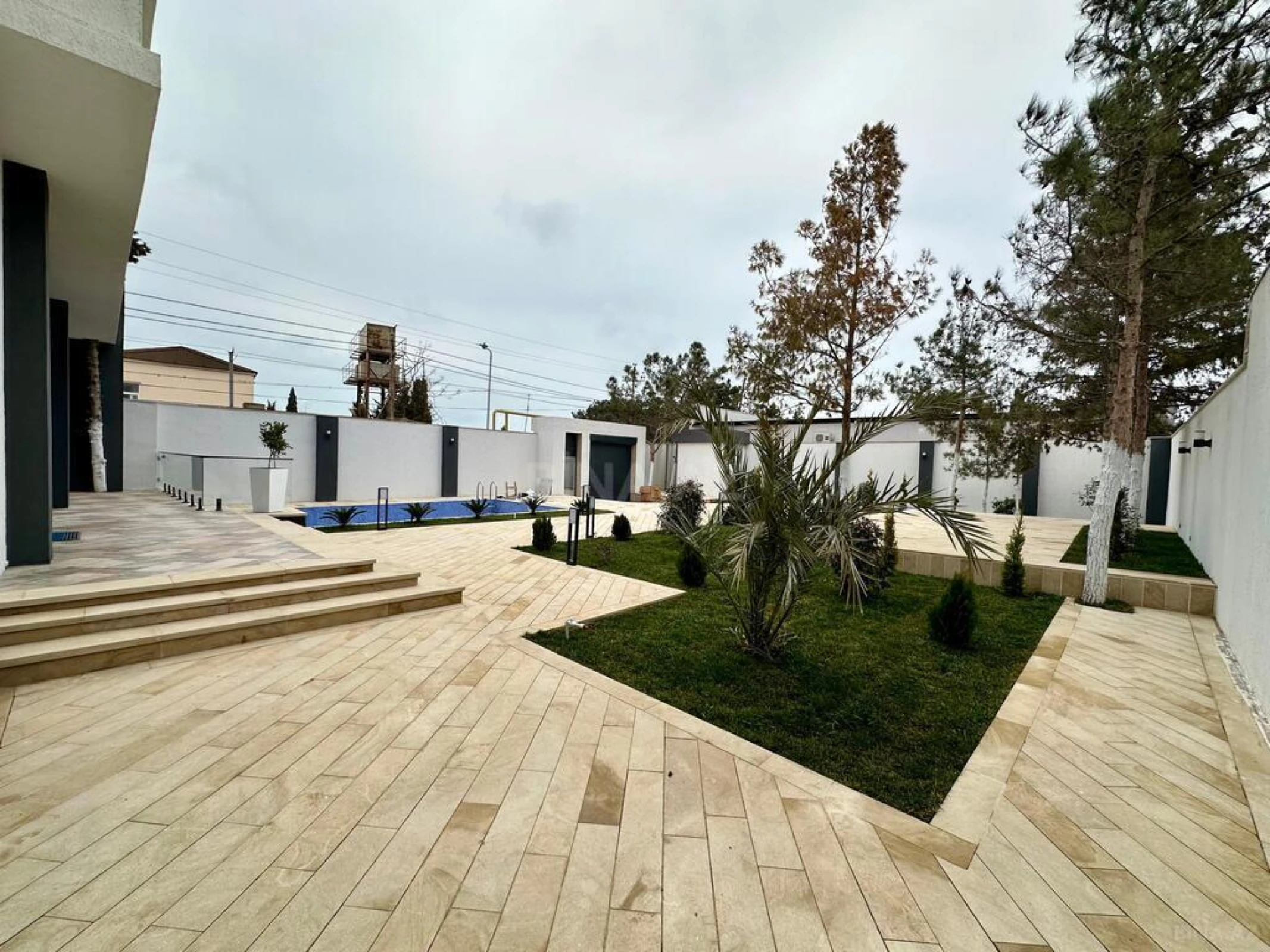 Satılır 5 otaqlı həyət evi 250 m²