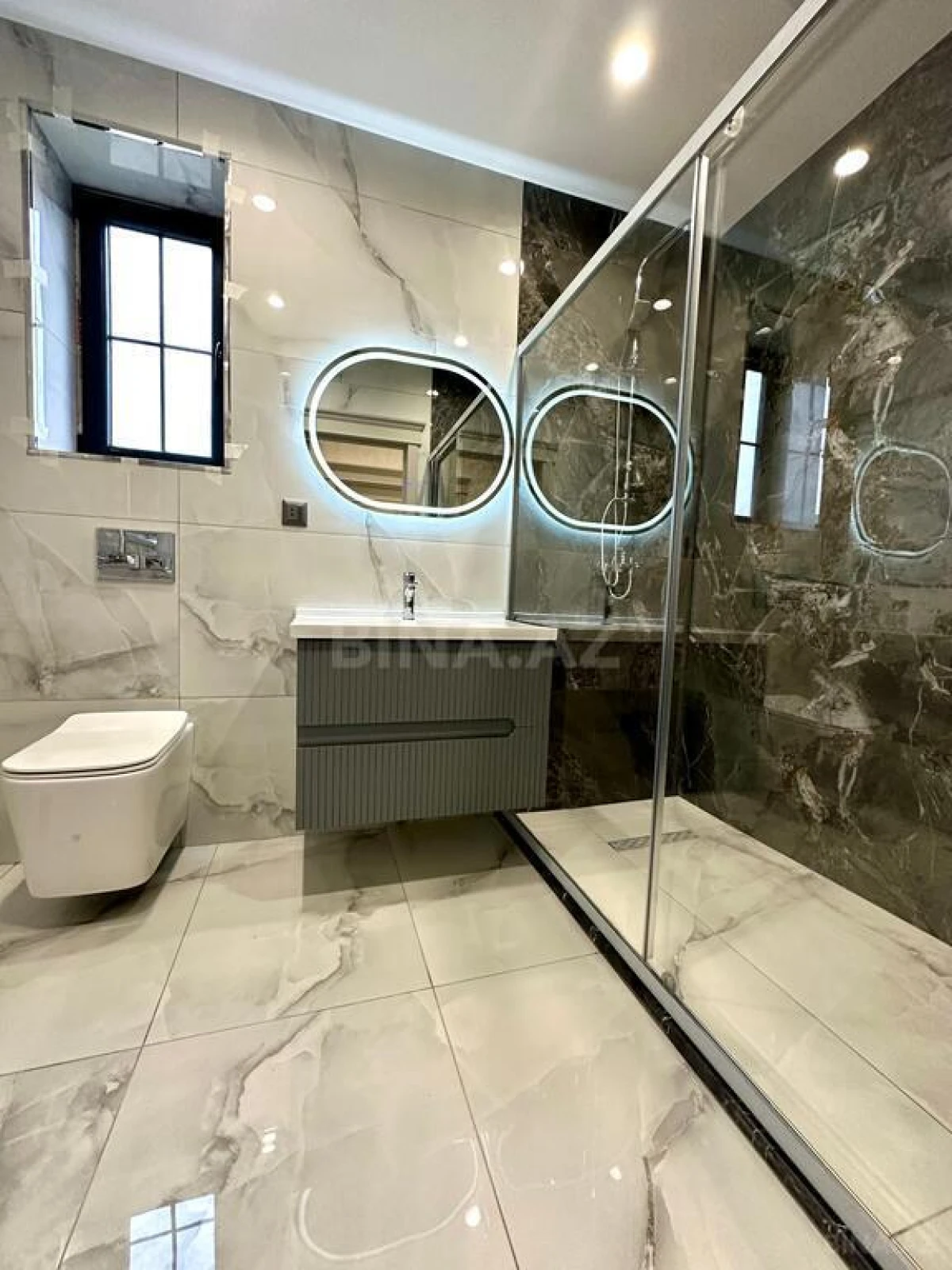 Satılır 5 otaqlı həyət evi 250 m²