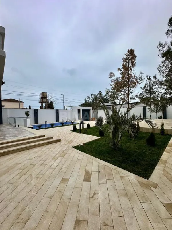 Satılır 5 otaqlı həyət evi 250 m²