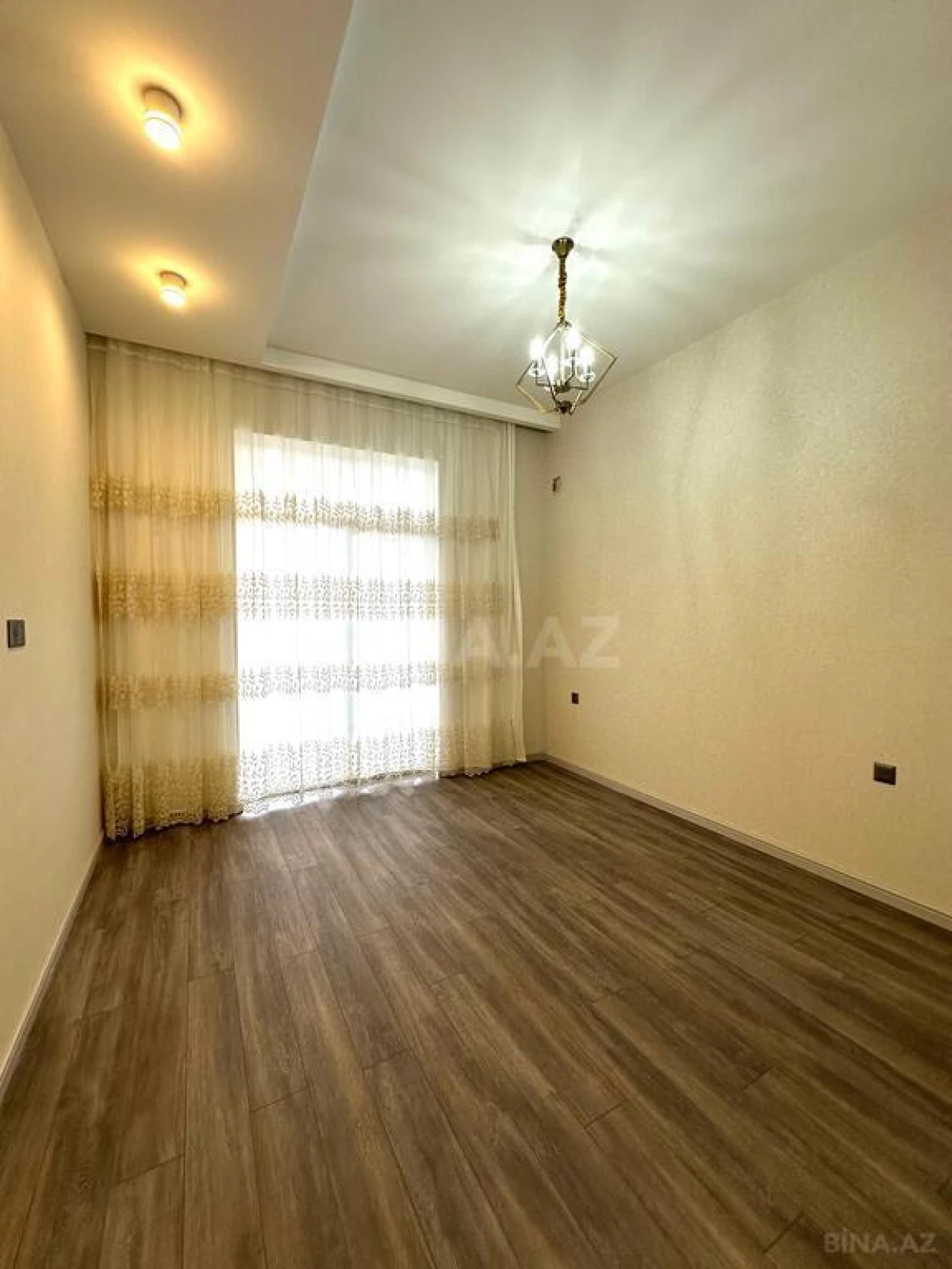 Satılır 5 otaqlı həyət evi 250 m²