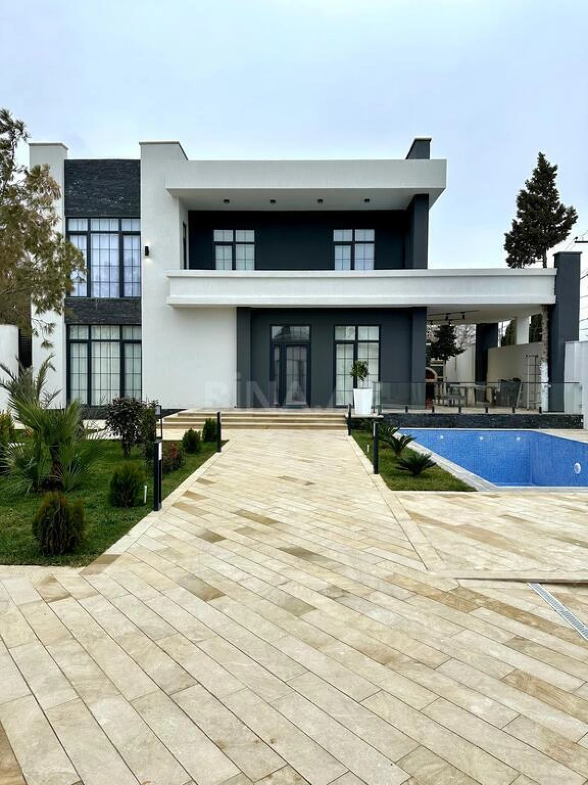 Satılır 5 otaqlı həyət evi 250 m²