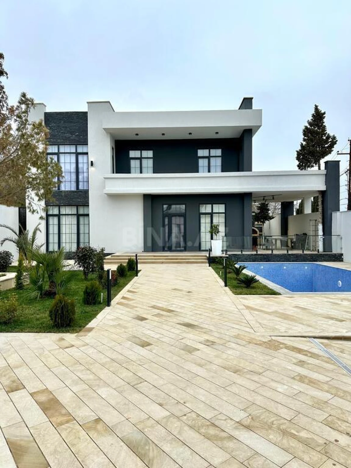 Satılır 5 otaqlı həyət evi 250 m²