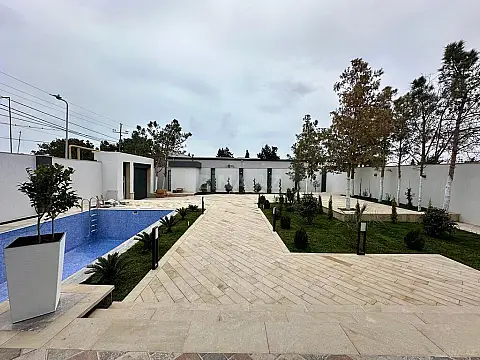 Satılır 5 otaqlı həyət evi 250 m²