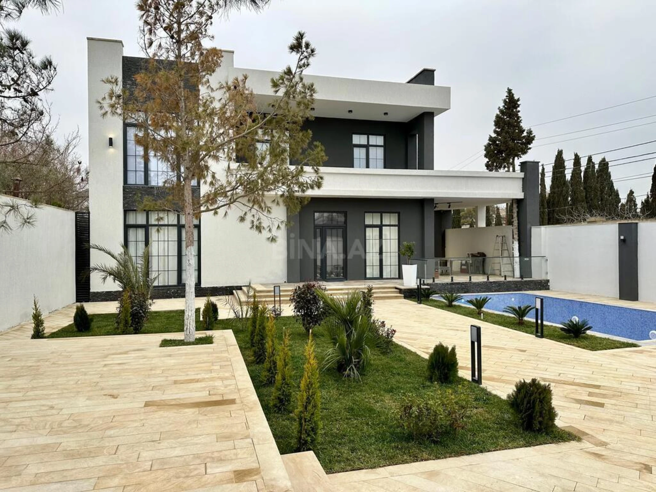 Satılır 5 otaqlı həyət evi 250 m²