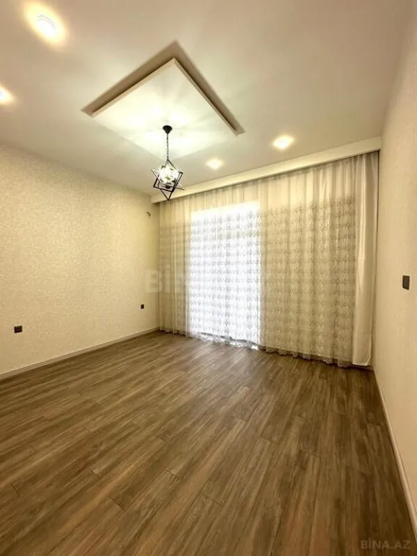 Satılır 5 otaqlı həyət evi 250 m²