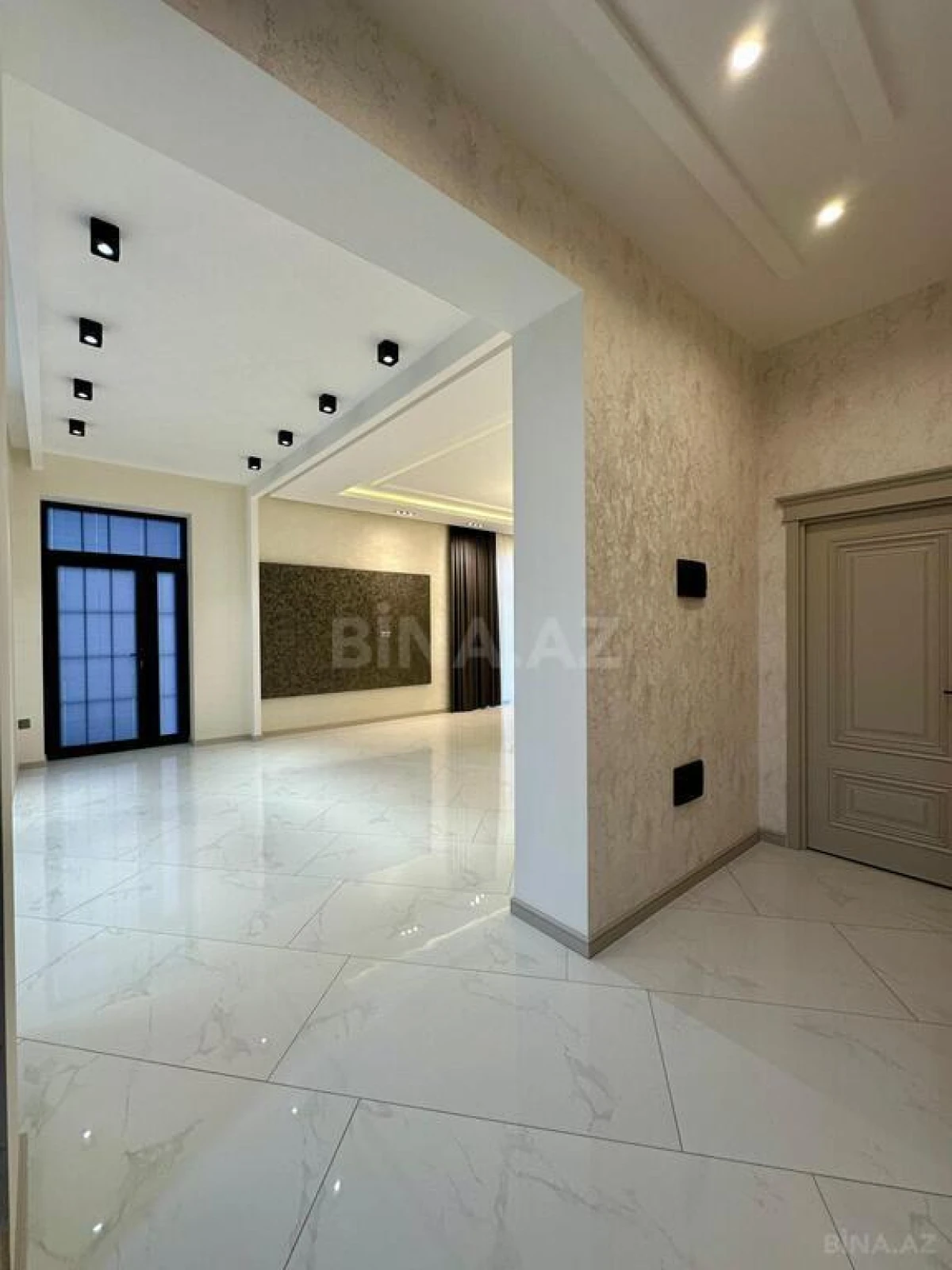 Satılır 5 otaqlı həyət evi 250 m²