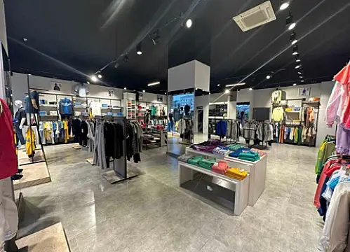 Satılır obyekt 212 m²