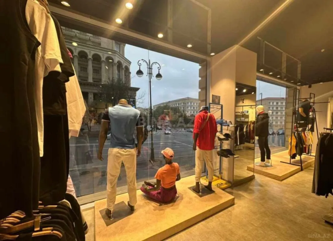 Satılır obyekt 212 m²