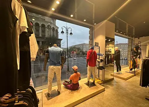 Satılır obyekt 212 m²