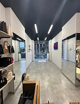 Satılır obyekt 212 m²