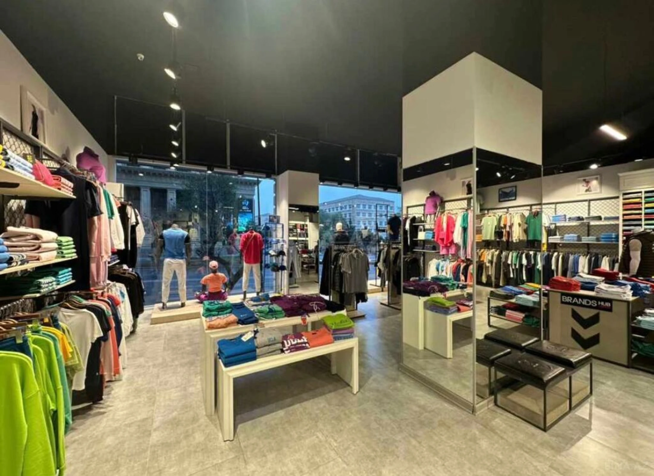 Satılır obyekt 212 m²