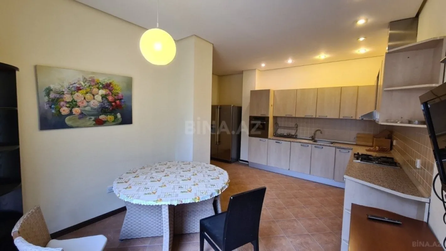Satılır 5 otaqlı həyət evi 330 m²