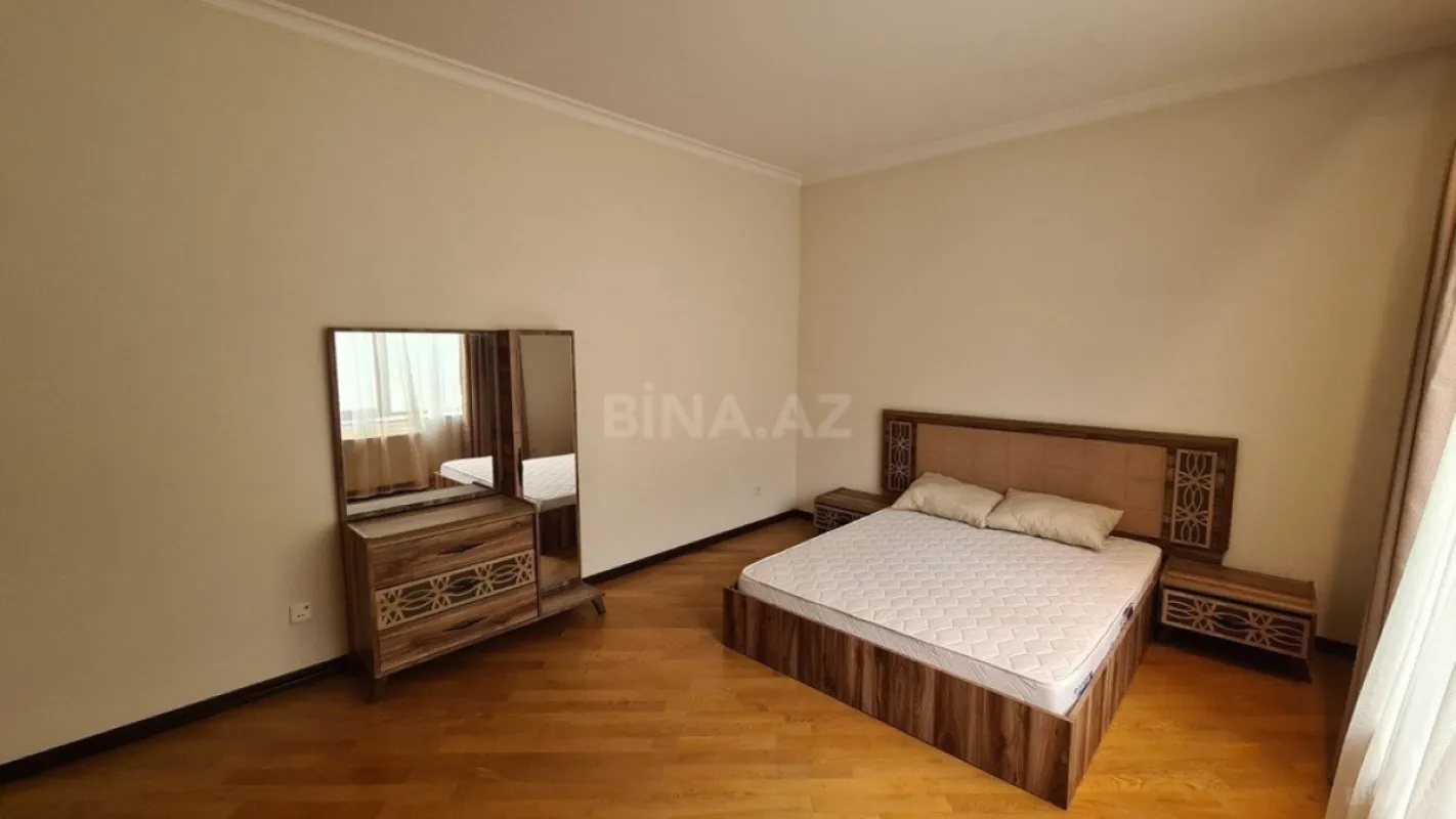Satılır 5 otaqlı həyət evi 330 m²