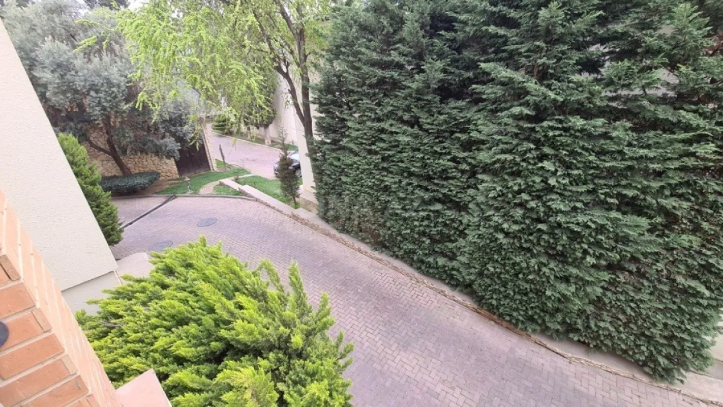 Satılır 5 otaqlı həyət evi 330 m²