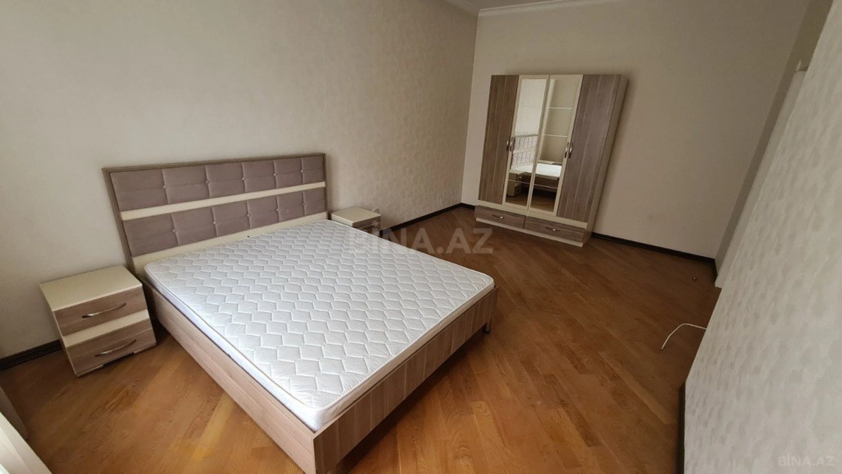 Satılır 5 otaqlı həyət evi 330 m²