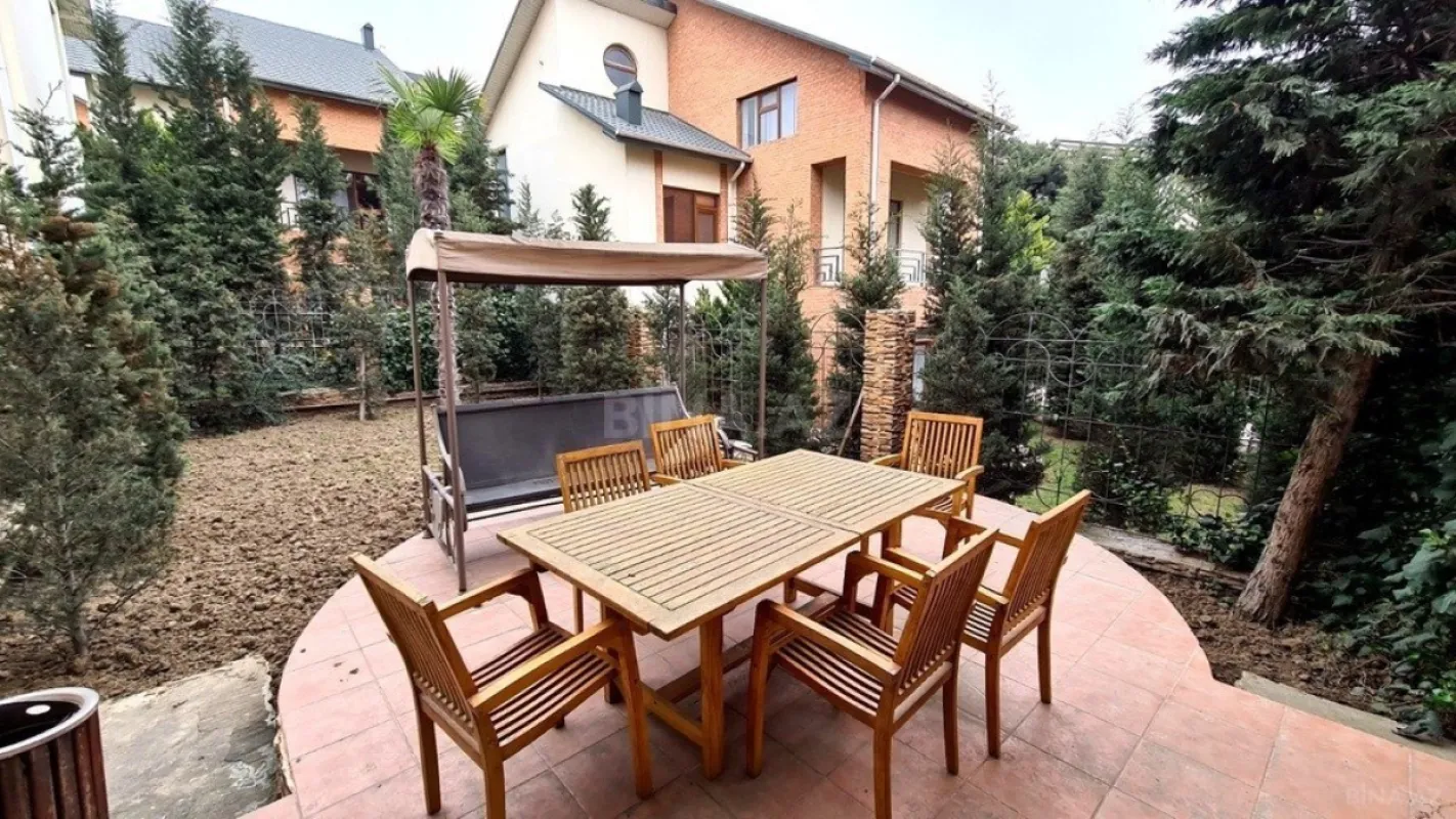 Satılır 5 otaqlı həyət evi 330 m²