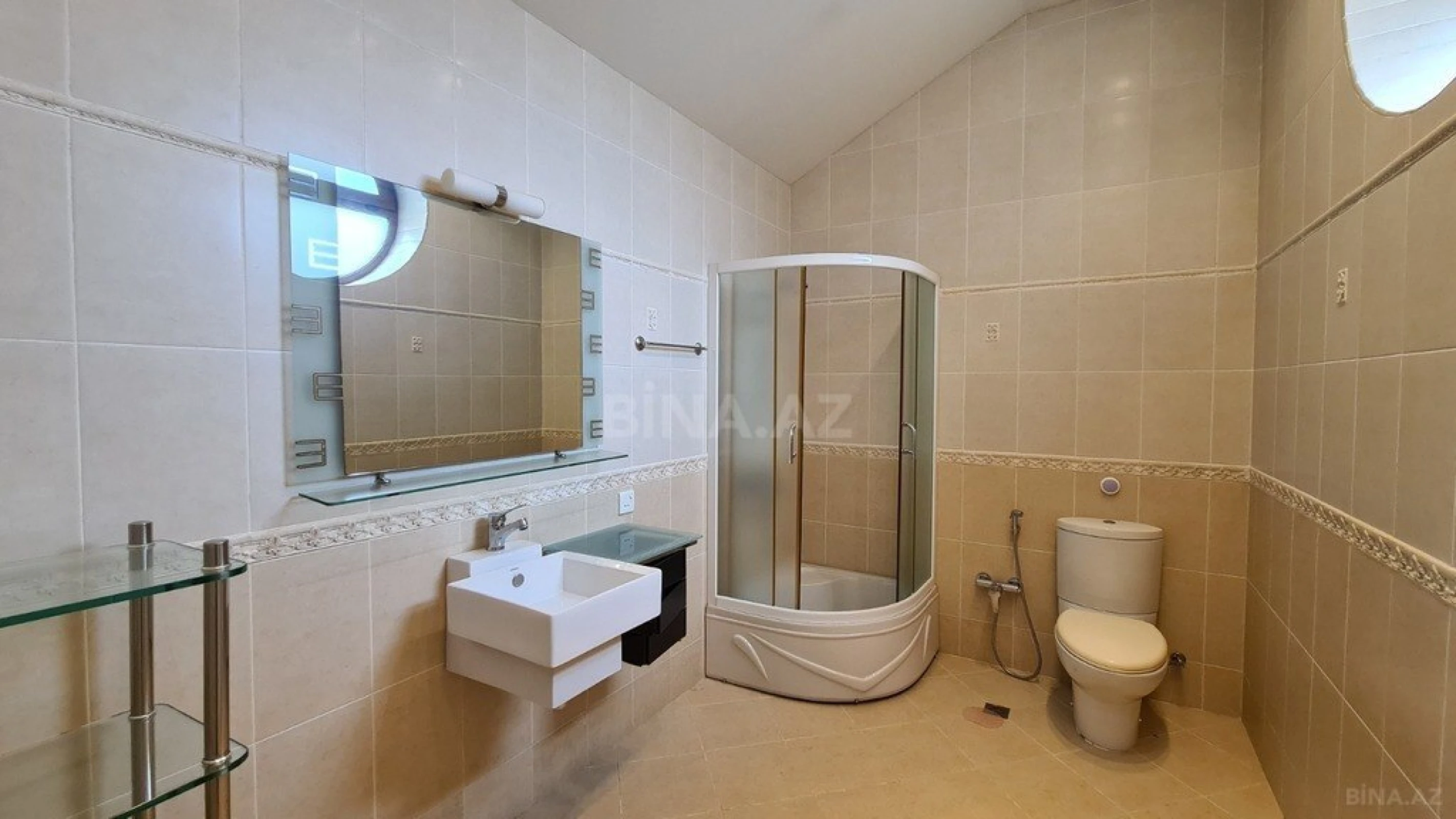 Satılır 5 otaqlı həyət evi 330 m²