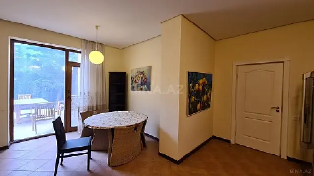 Satılır 5 otaqlı həyət evi 330 m²