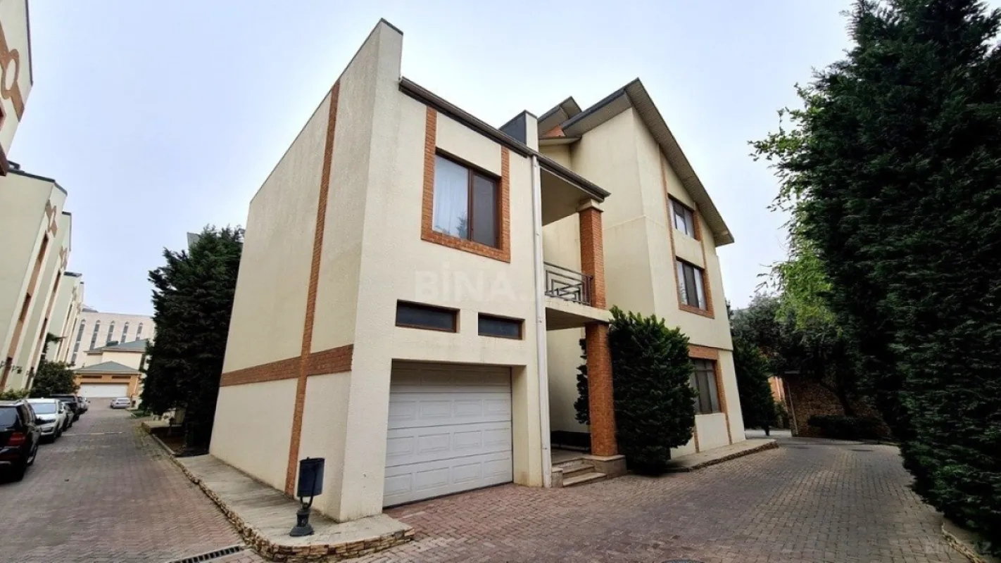 Satılır 5 otaqlı həyət evi 330 m²
