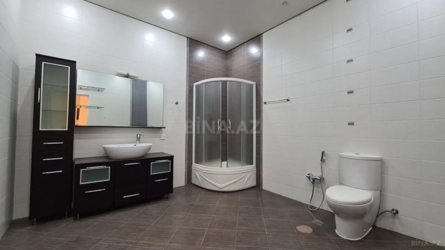 Satılır 5 otaqlı həyət evi 330 m²