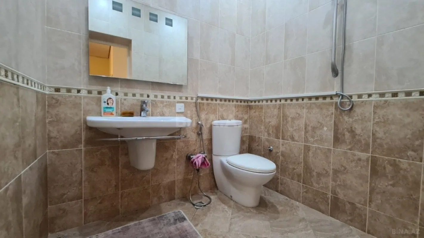 Satılır 5 otaqlı həyət evi 330 m²