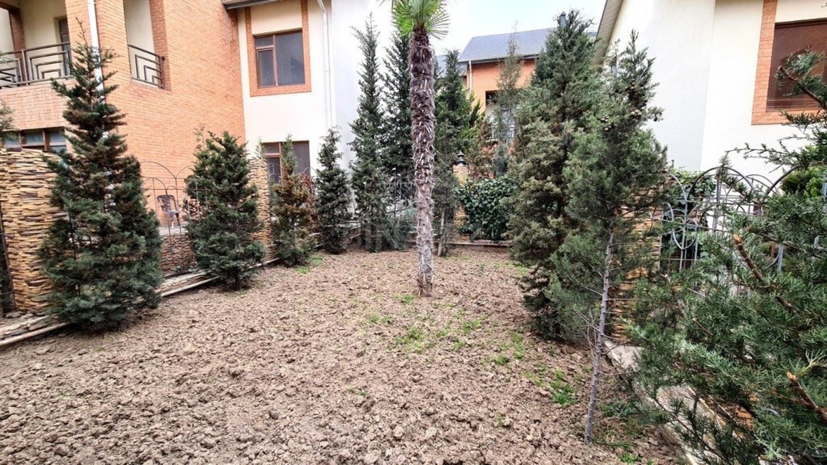 Satılır 5 otaqlı həyət evi 330 m²