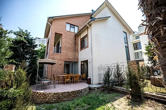 Satılır 5 otaqlı həyət evi 330 m² — Bakı, 8-ci kilometr 5 otaq 330.00 m²