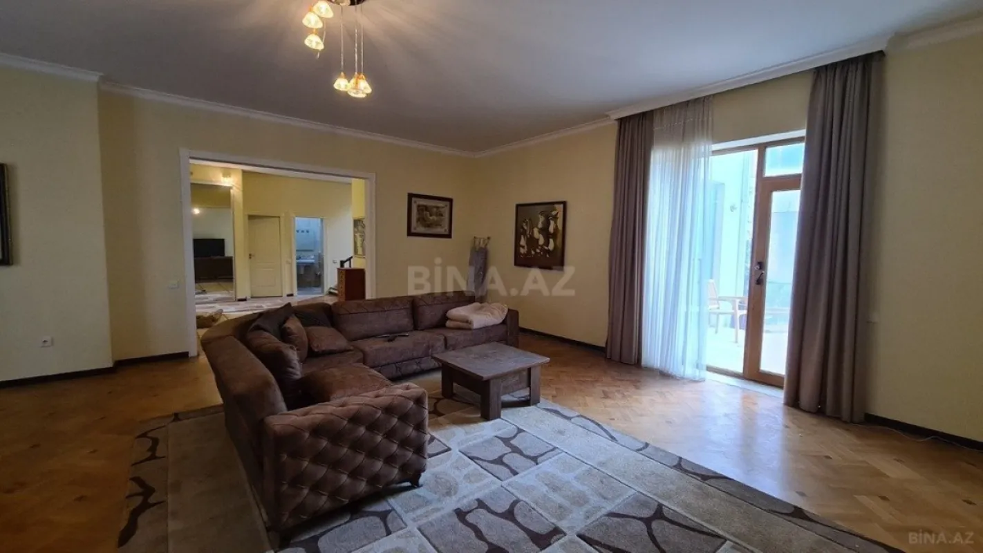 Satılır 5 otaqlı həyət evi 330 m²