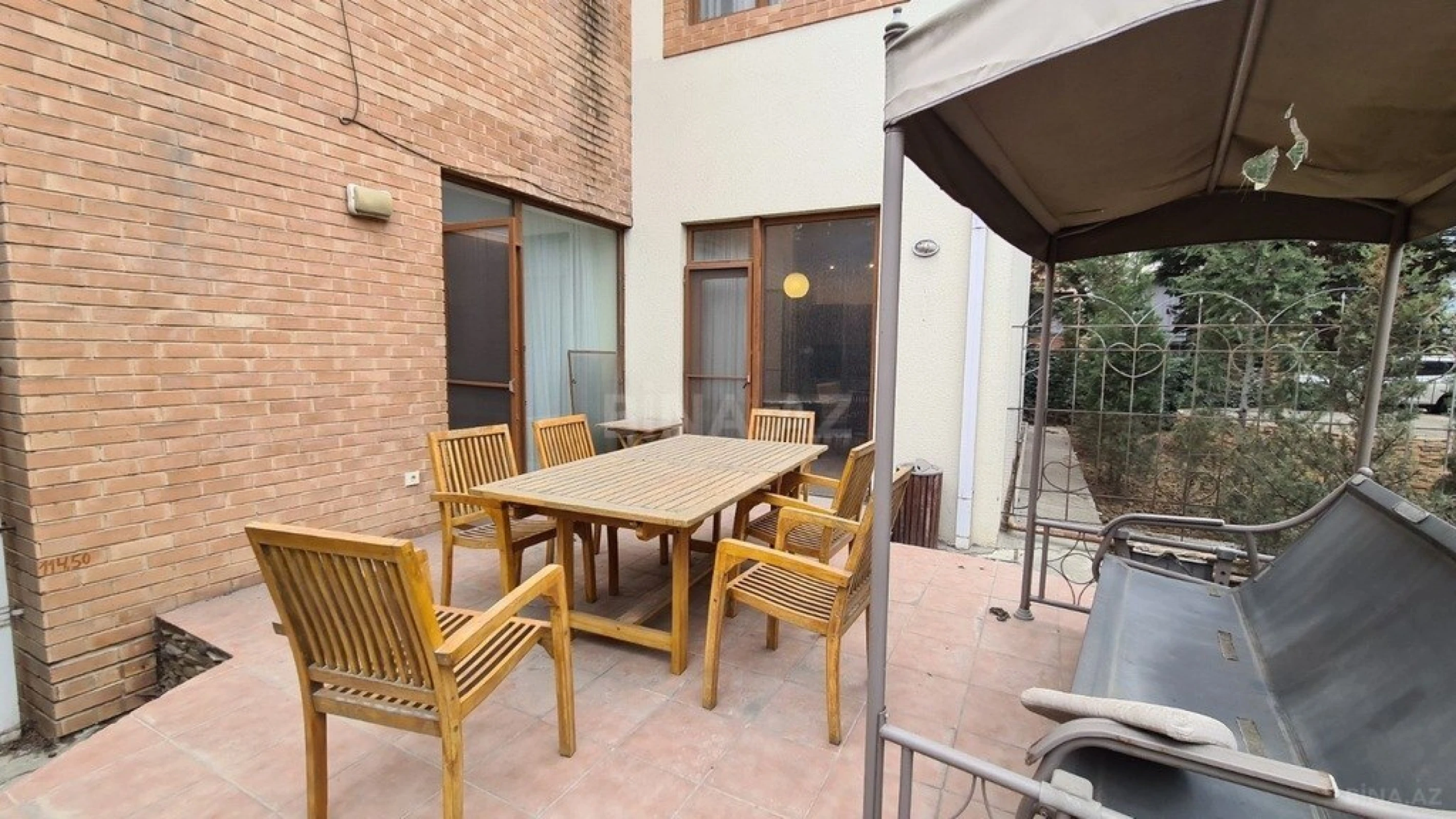 Satılır 5 otaqlı həyət evi 330 m²