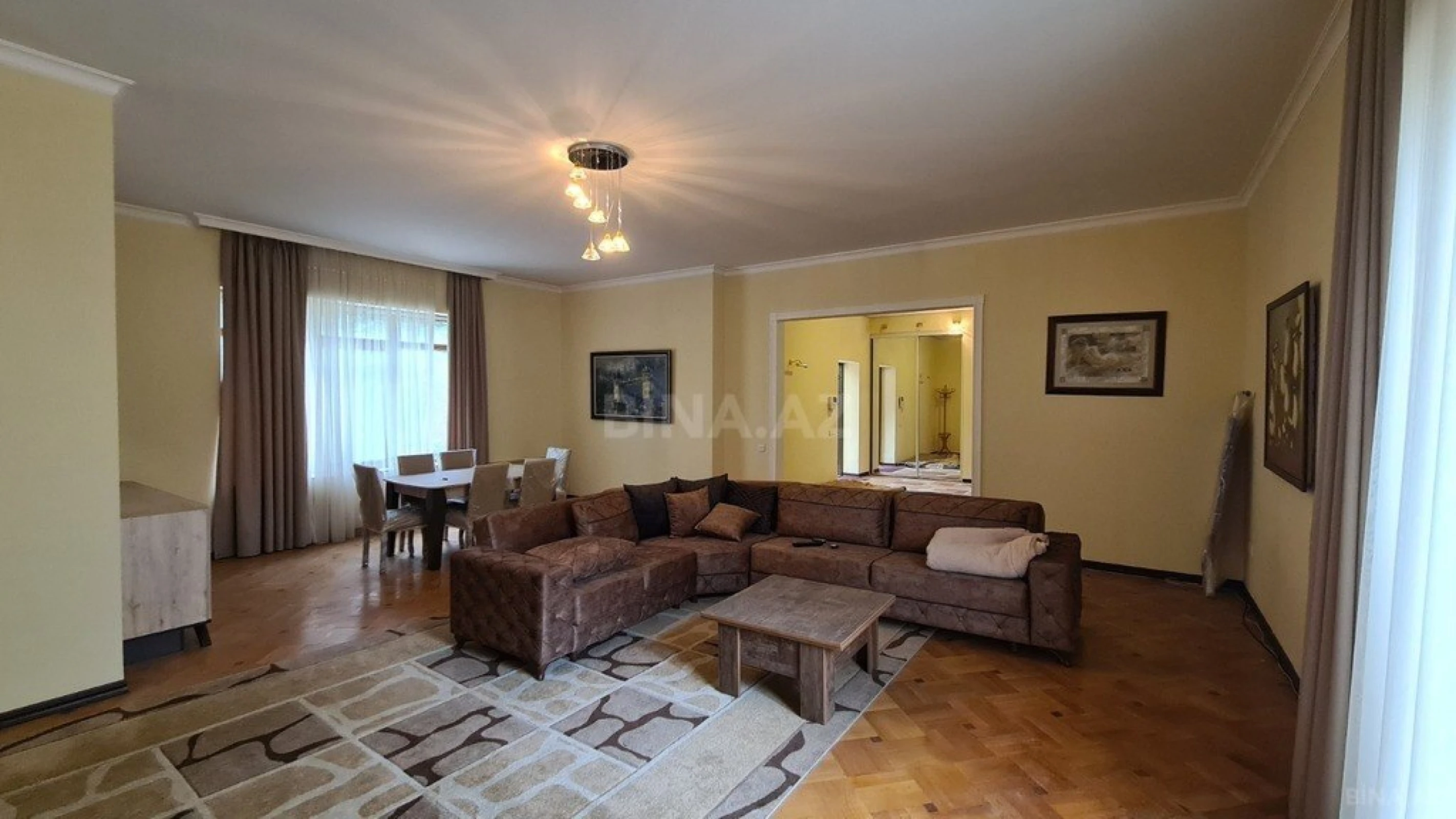 Satılır 5 otaqlı həyət evi 330 m²