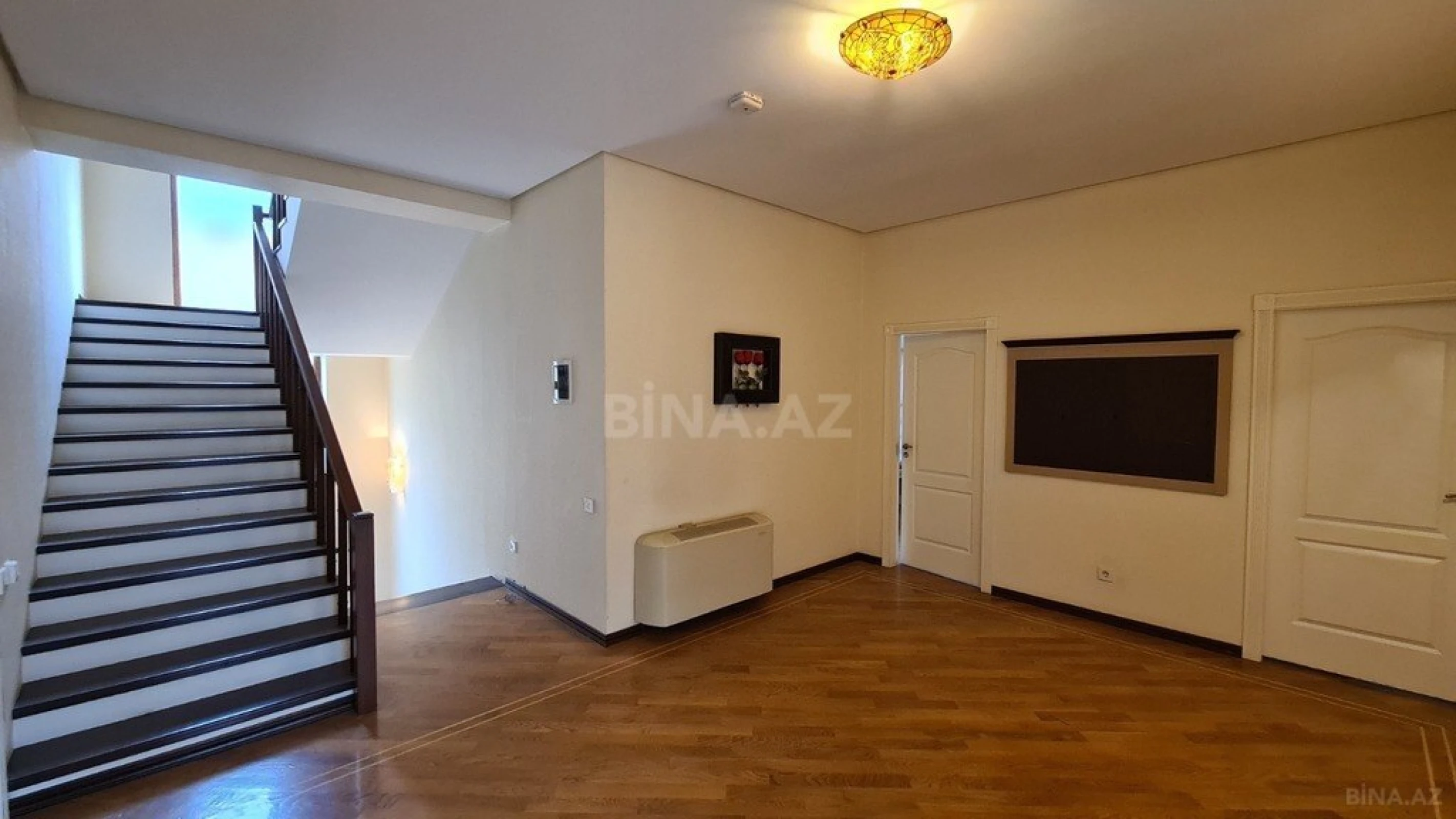 Satılır 5 otaqlı həyət evi 330 m²