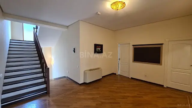 Satılır 5 otaqlı həyət evi 330 m²