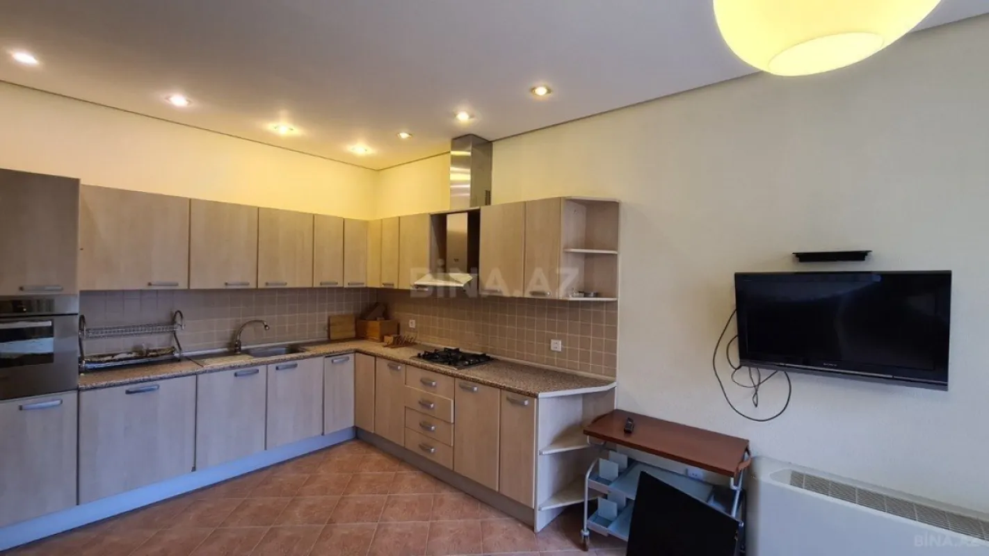 Satılır 5 otaqlı həyət evi 330 m²